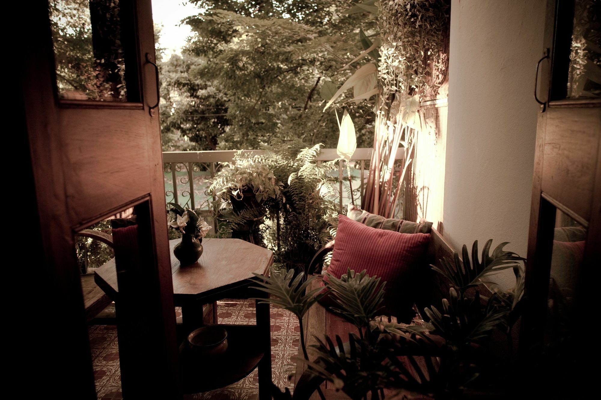 The Asadang Bed And Breakfast Bangkok Ngoại thất bức ảnh